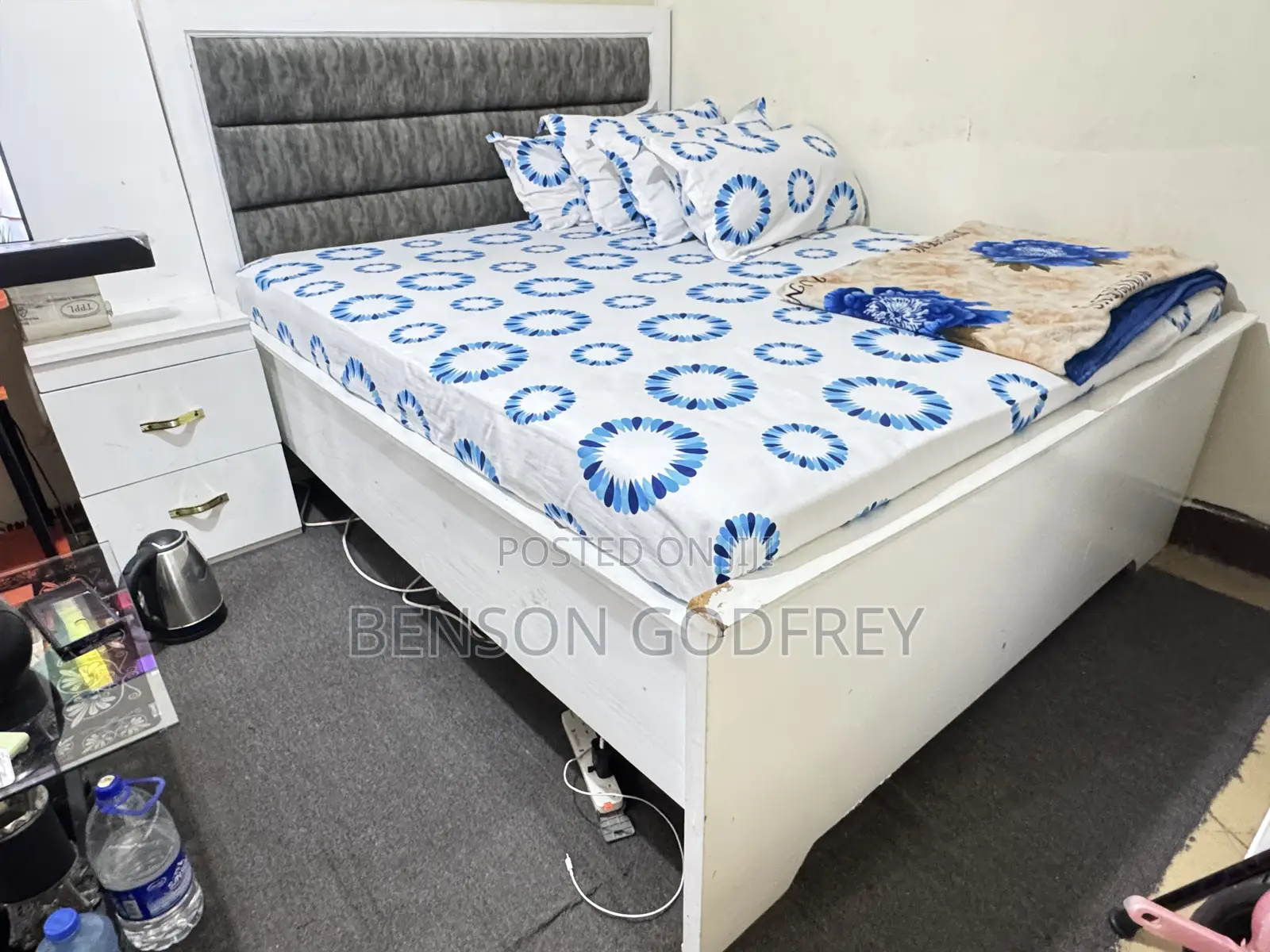 Kitanda Na Bed Side Yake Size 5x6