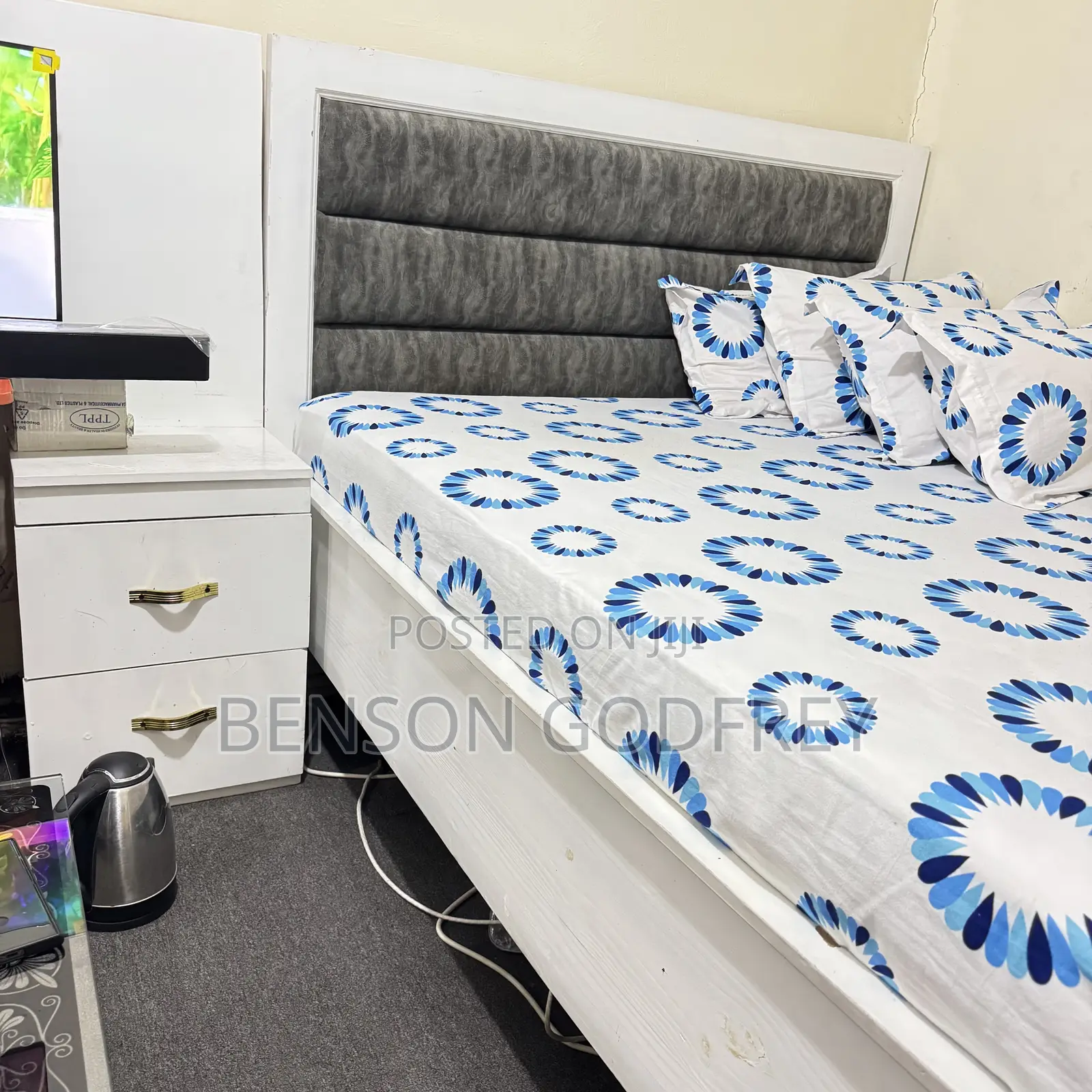 Kitanda Na Bed Side Yake Size 5x6