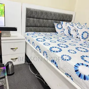 Kitanda Na Bed Side Yake Size 5x6