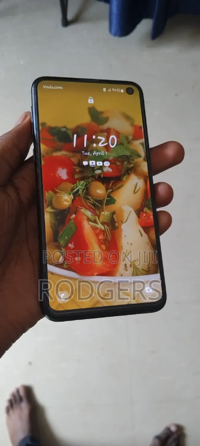 New Samsung Galaxy S10e 128 GB Black