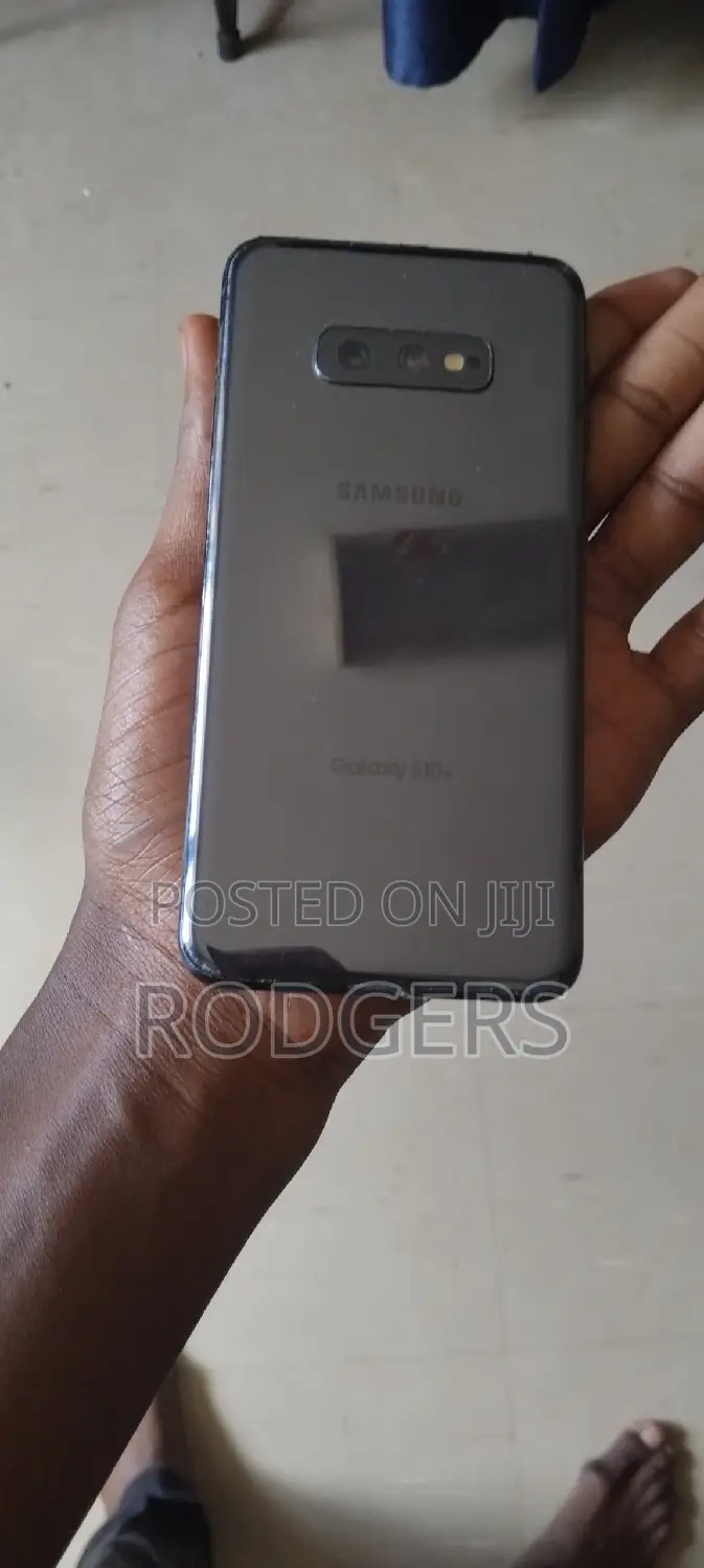 New Samsung Galaxy S10e 128 GB Black