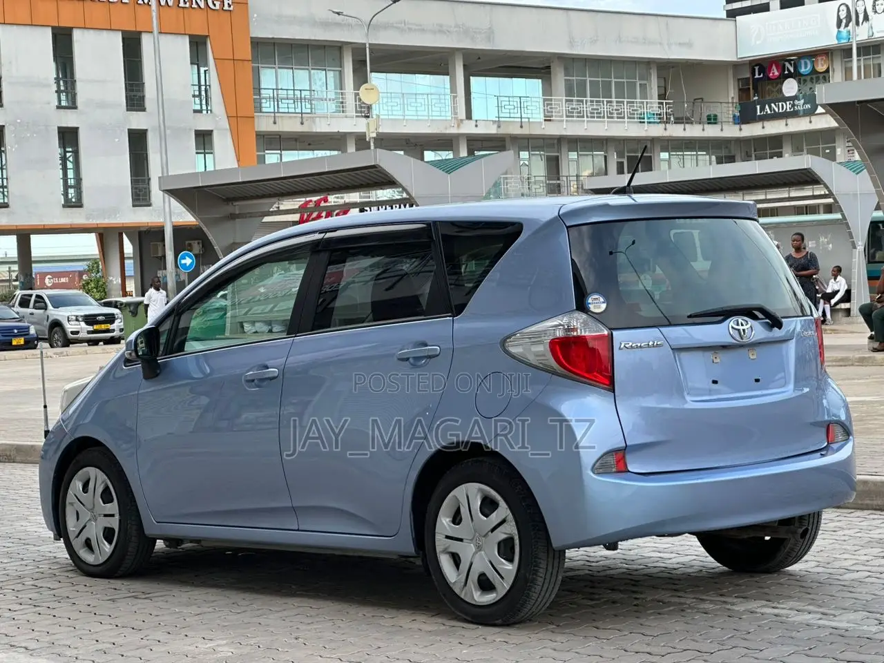Toyota Ractis 2010 Blue