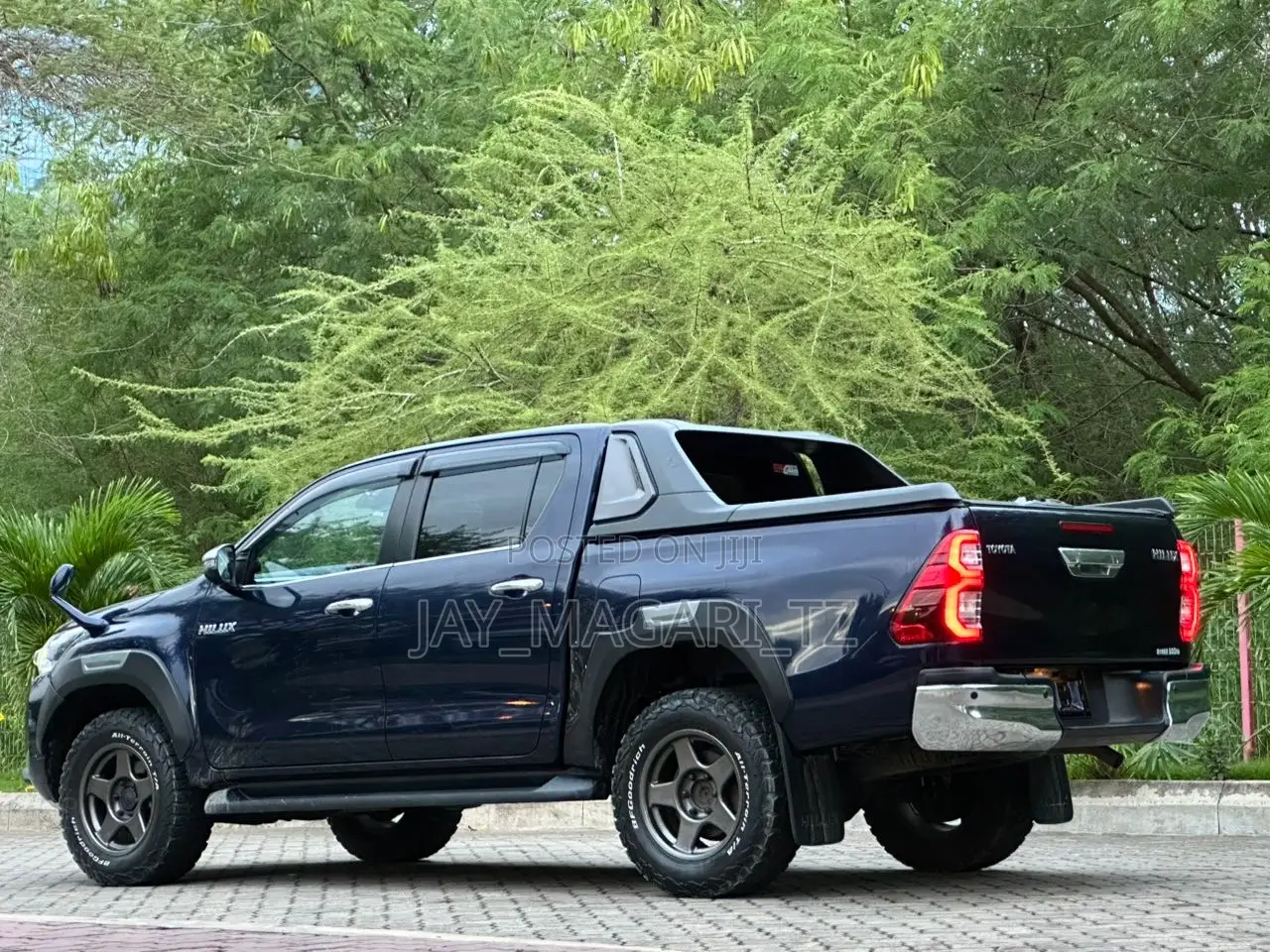 Toyota Hilux 2021 Blue