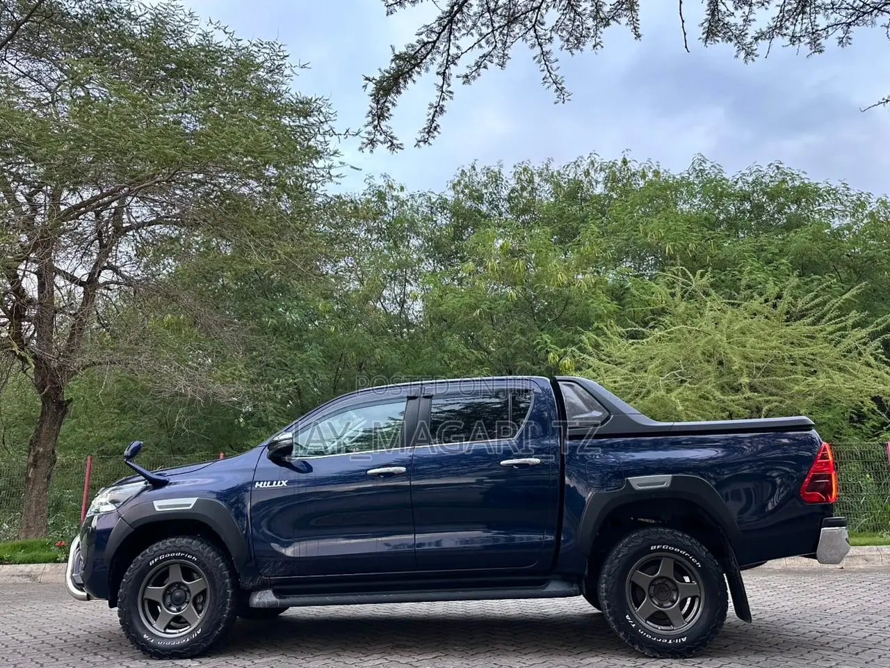 Toyota Hilux 2021 Blue