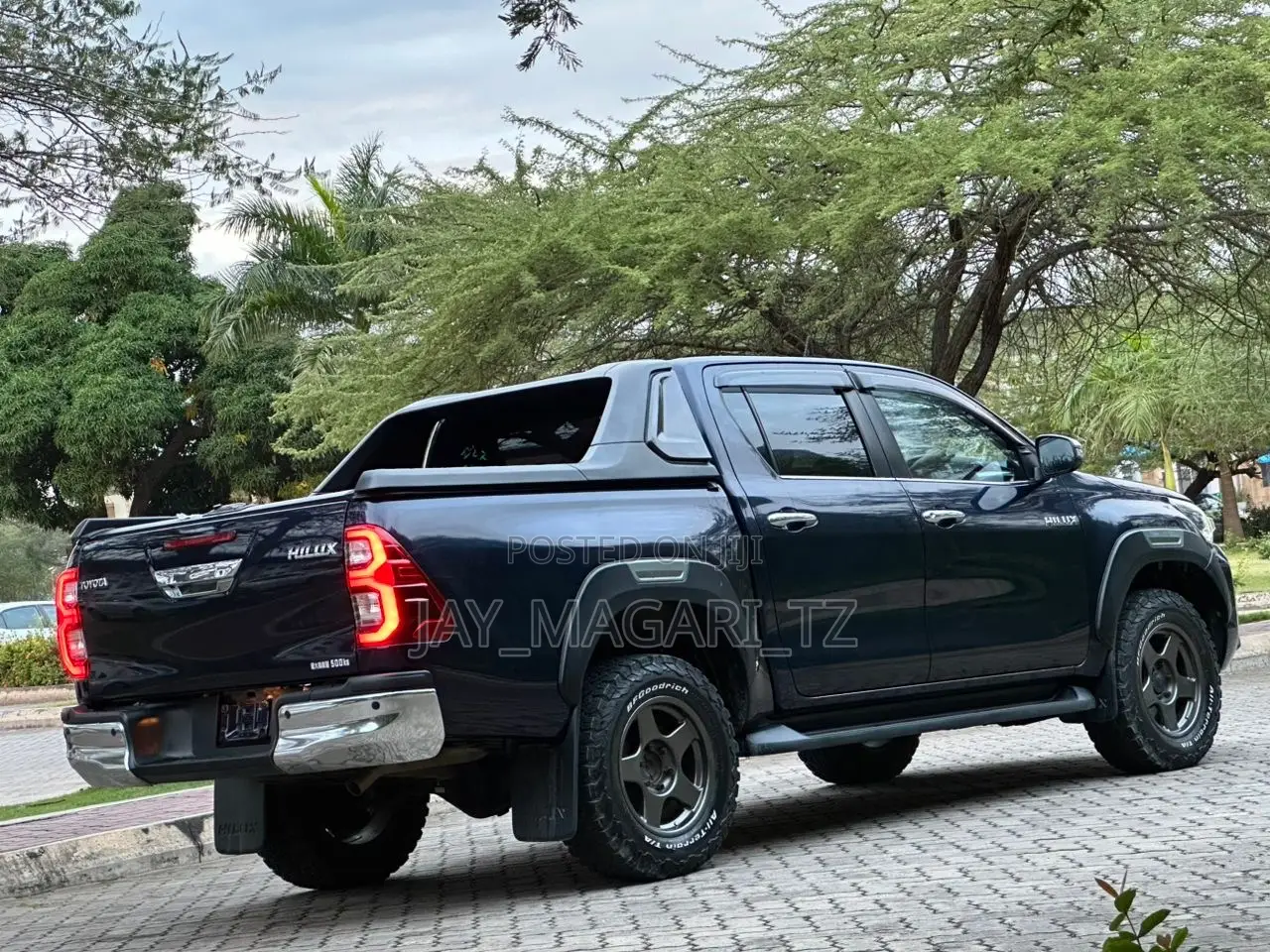 Toyota Hilux 2021 Blue