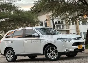 Mitsubishi Outlander 2013 White