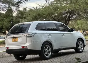 Mitsubishi Outlander 2013 White