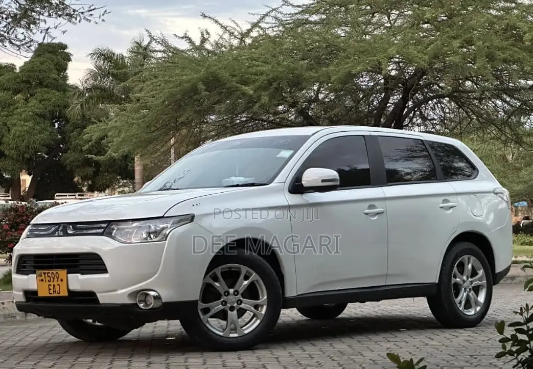 Mitsubishi Outlander 2013 White