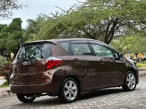 Toyota Ractis 2010 Brown