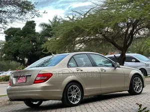 Mercedes-Benz C200 2016 Gold