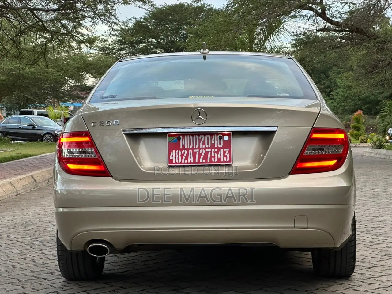 Mercedes-Benz C200 2016 Gold