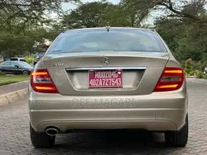 Mercedes-Benz C200 2016 Gold
