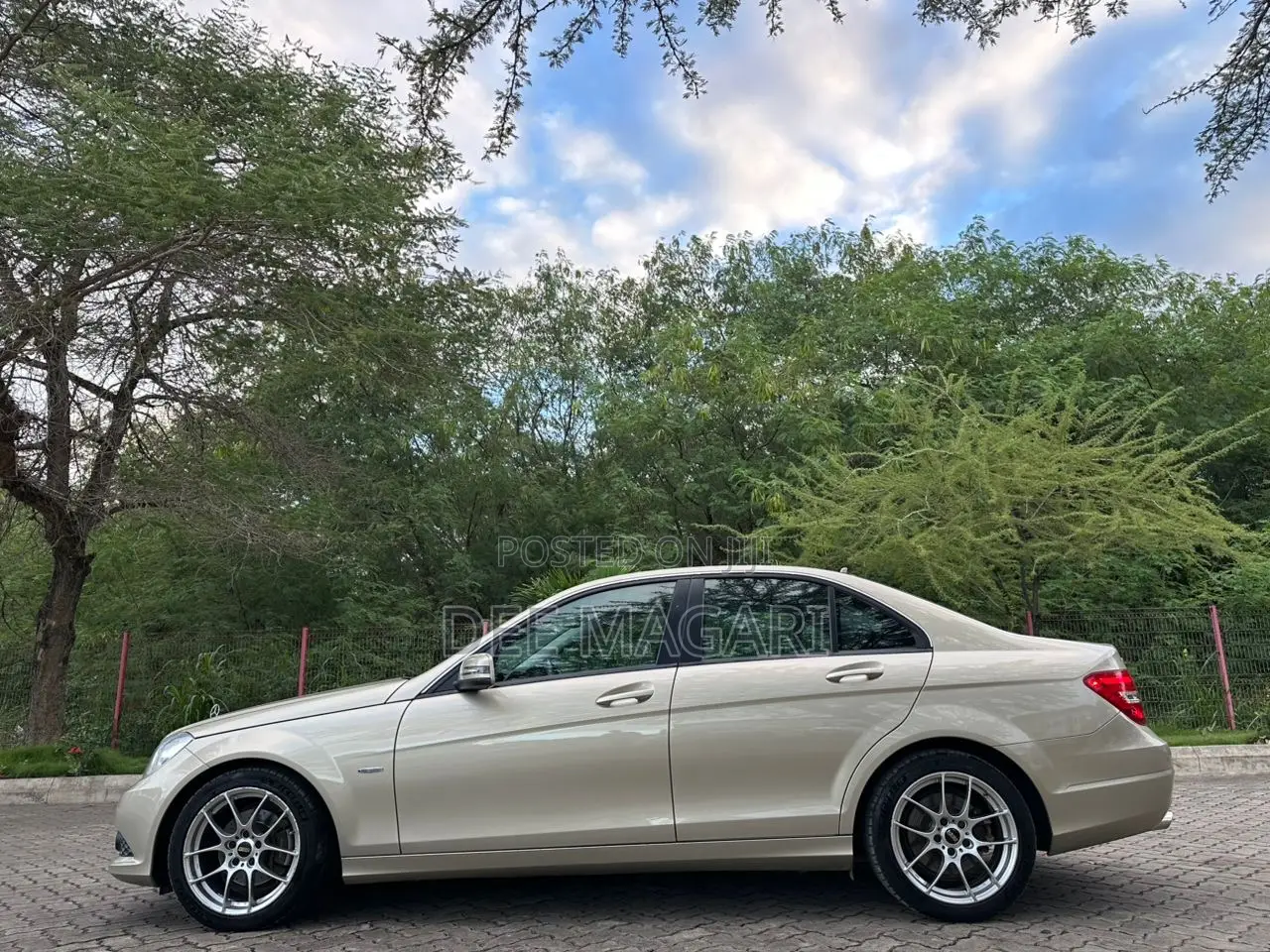 Mercedes-Benz C200 2016 Gold