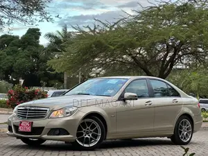 Mercedes-Benz C200 2016 Gold