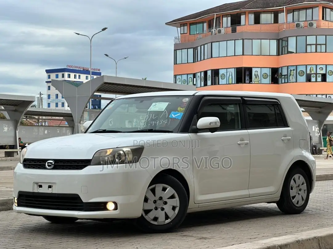 Toyota Corolla Rumion 2011 White