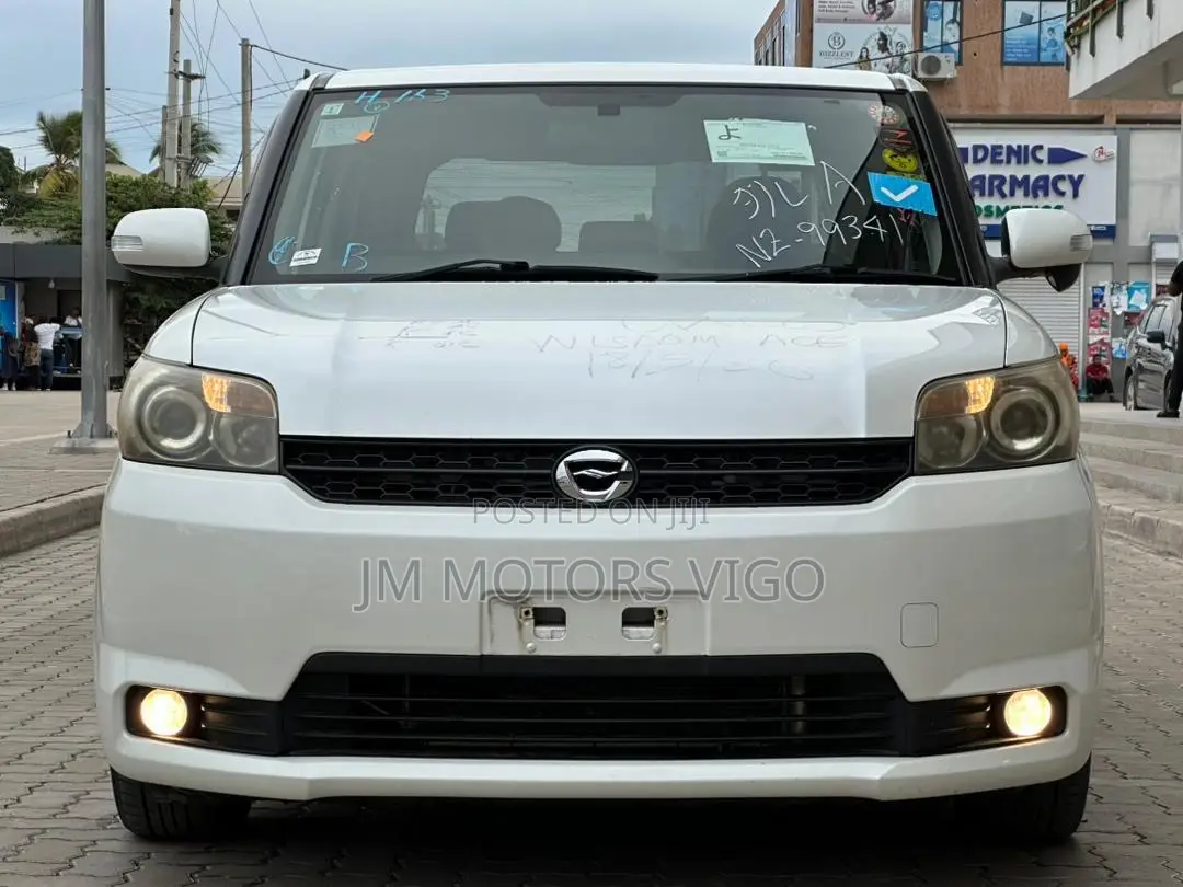 Toyota Corolla Rumion 2011 White