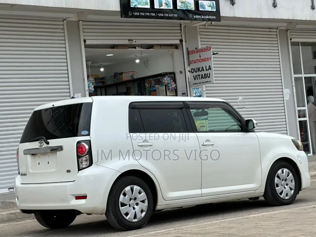 Toyota Corolla Rumion 2011 White