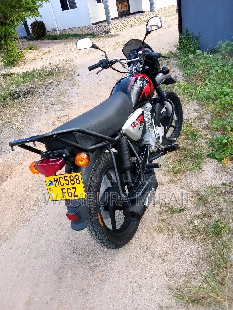 Bajaj Boxer X125 2025 Black