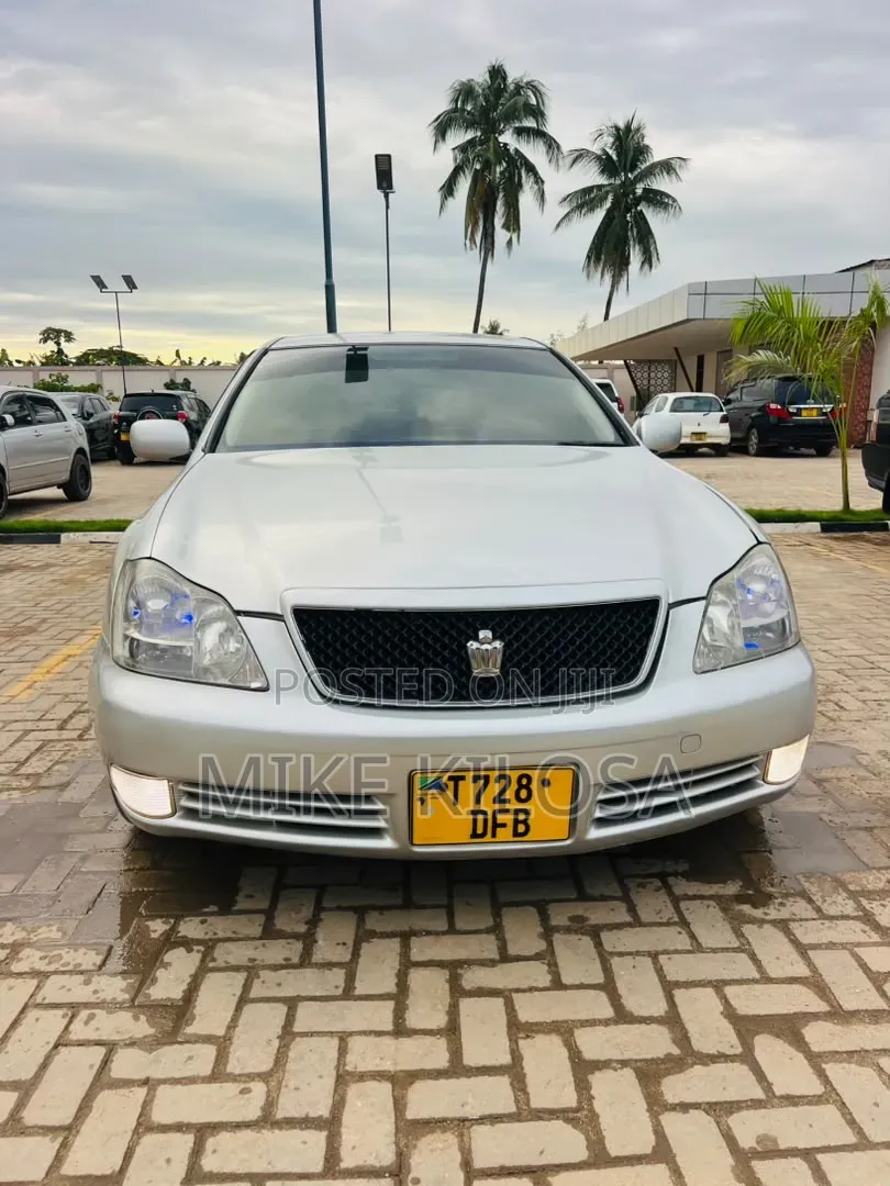 Toyota Crown Royale 2005 Silver
