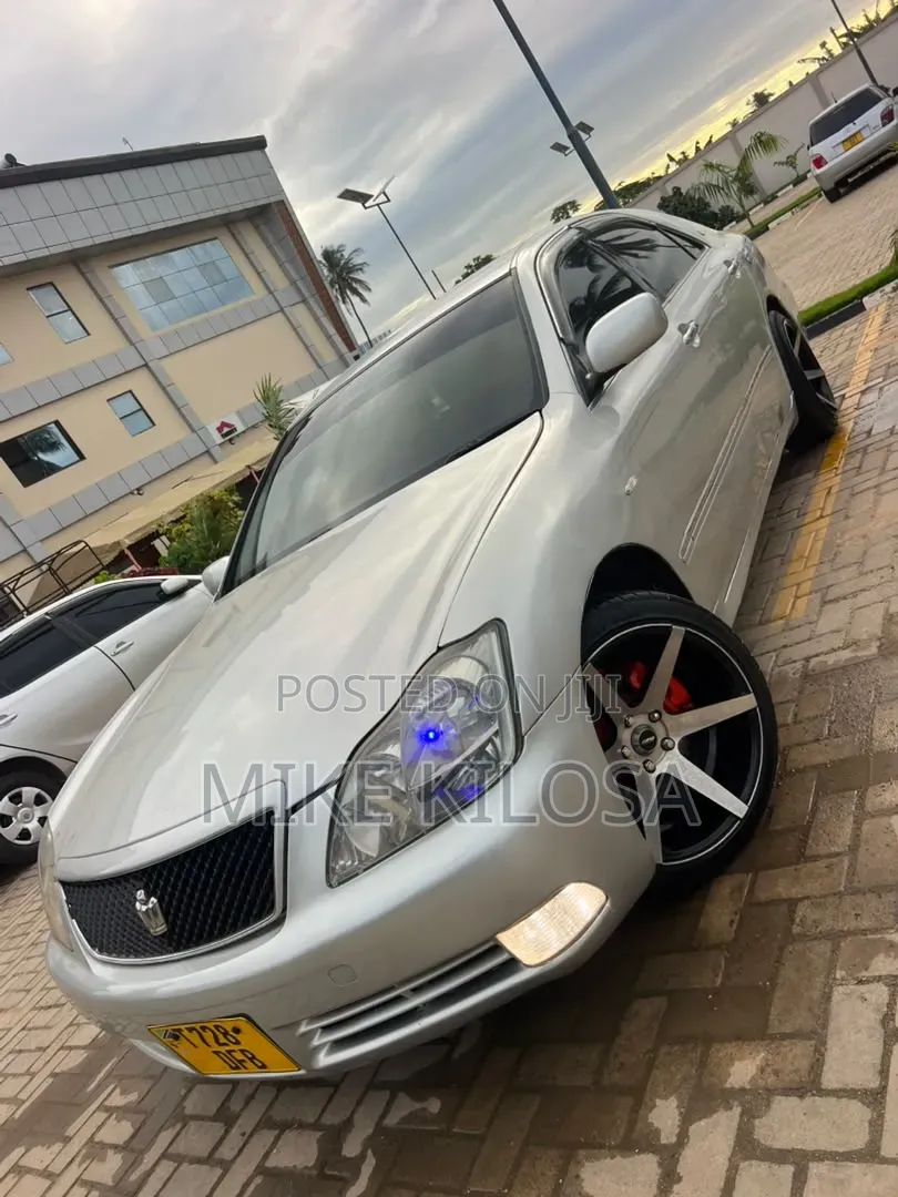 Toyota Crown Royale 2005 Silver