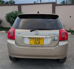 Toyota Corolla RunX 2006 Gold