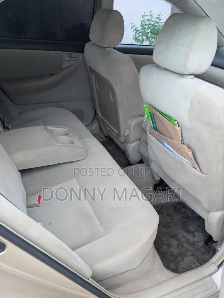 Toyota Corolla RunX 2006 Gold