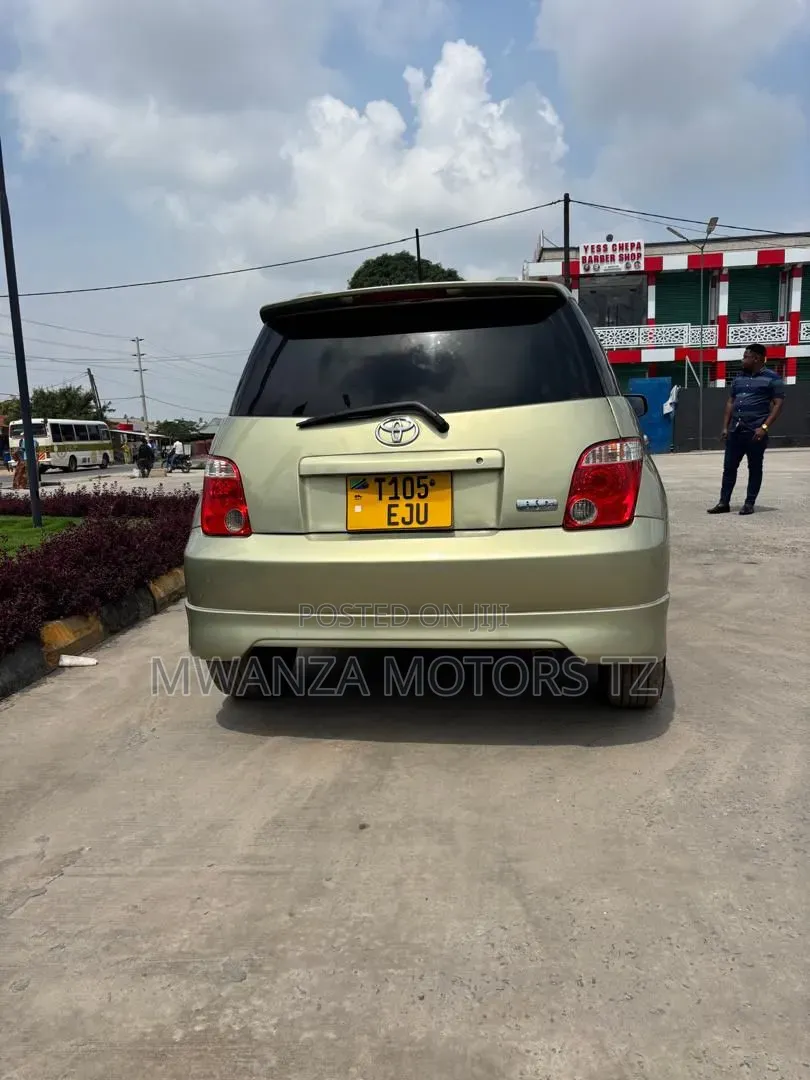 Toyota IST 2006 Brown