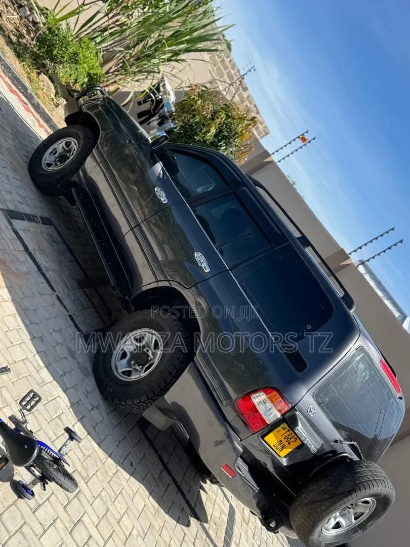 Toyota Land Cruiser 2004 Black