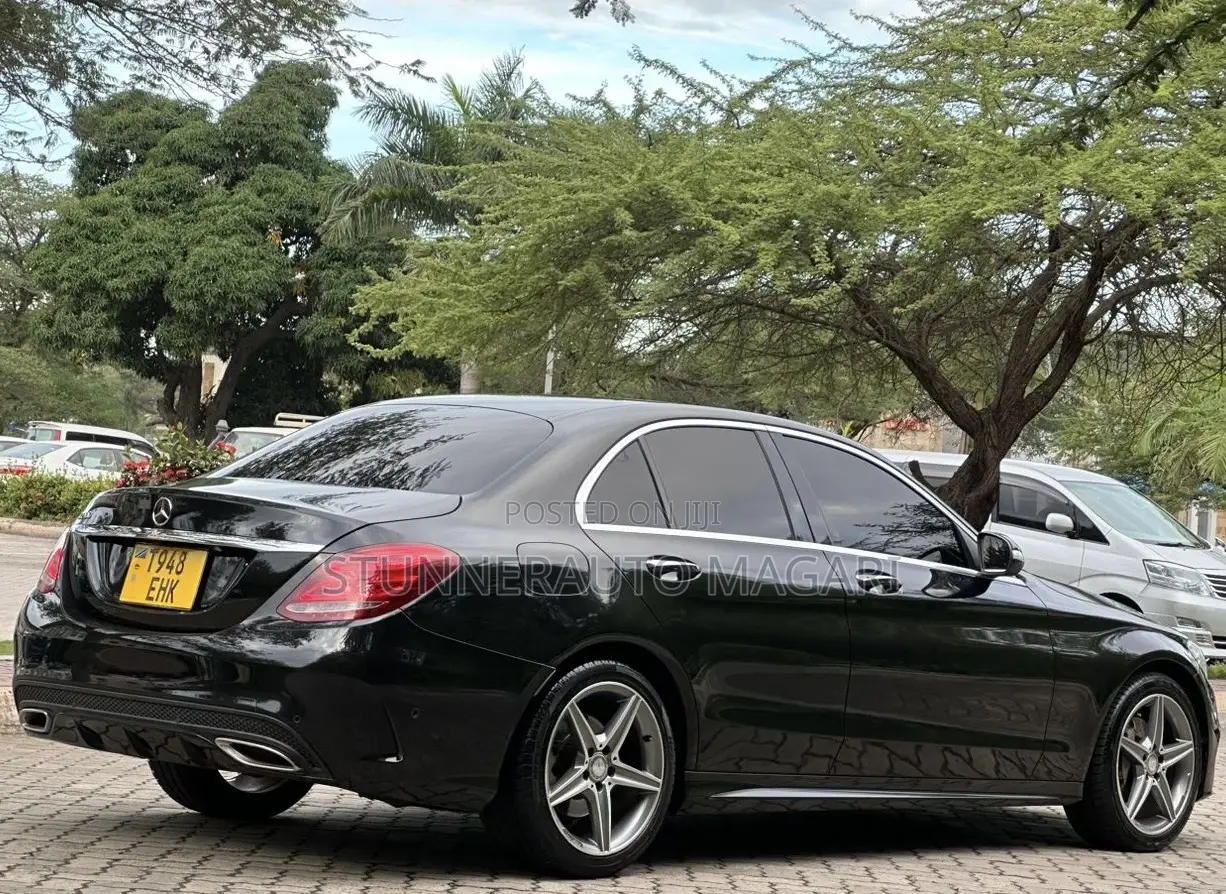 Mercedes-Benz C200 2014 Black
