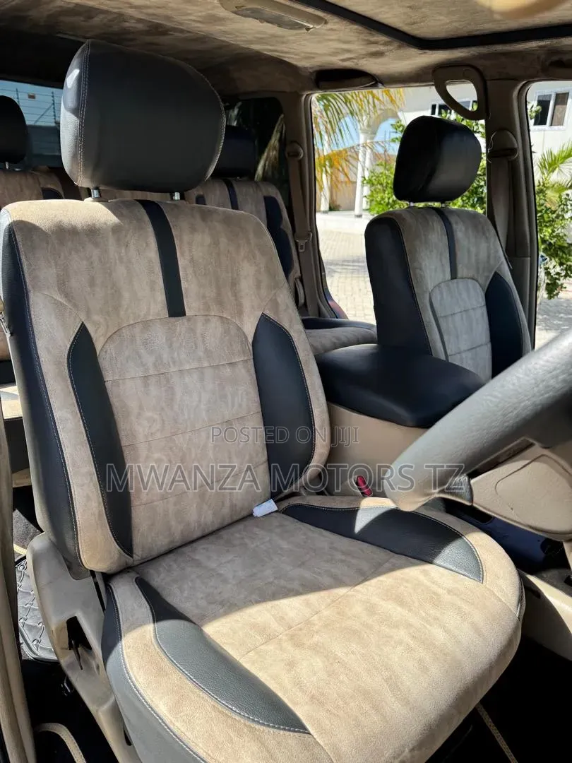 Toyota Land Cruiser 2004 Black