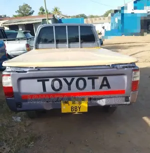 Toyota Hilux 2000 Gray