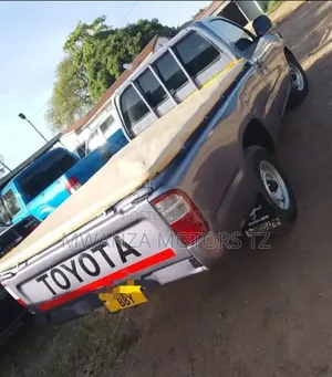 Toyota Hilux 2000 Gray
