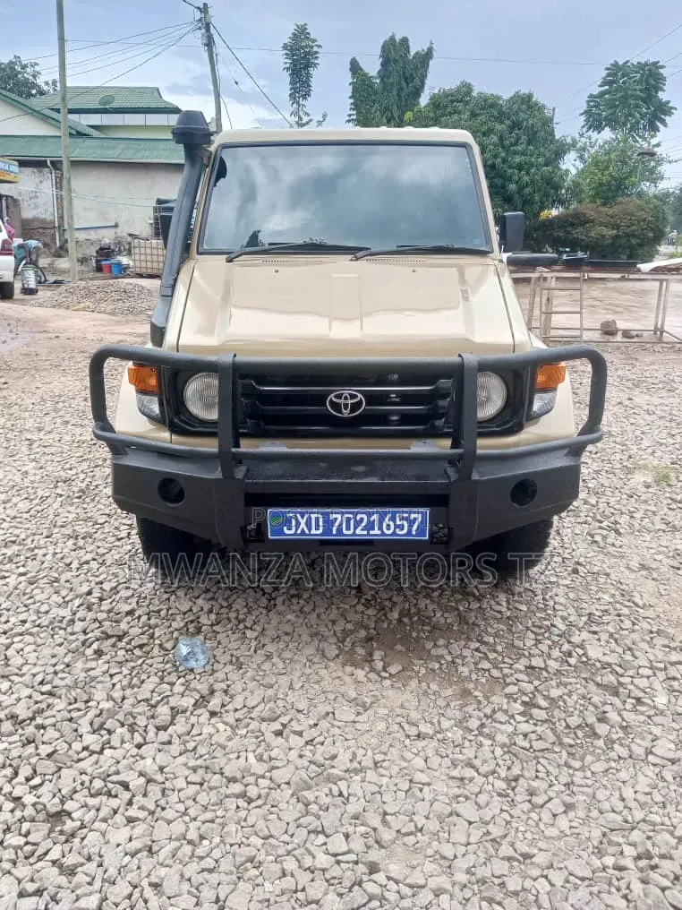 Toyota Land Cruiser 2005 Beige