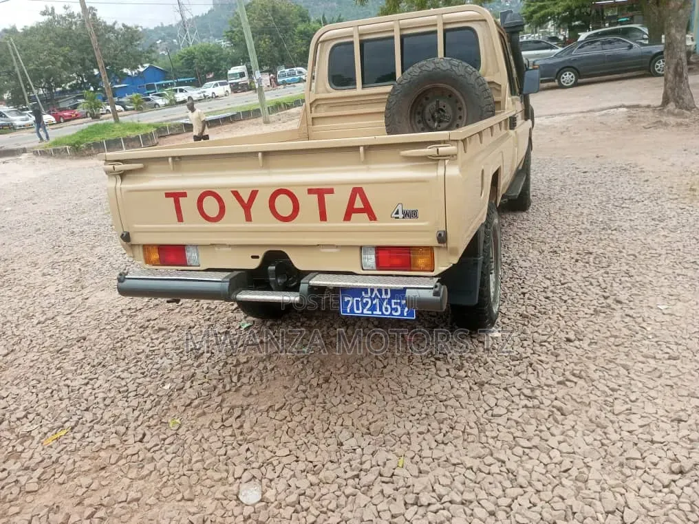 Toyota Land Cruiser 2005 Beige