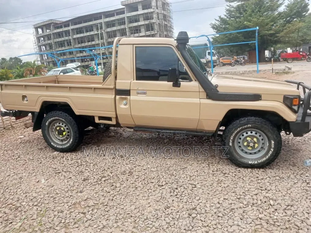 Toyota Land Cruiser 2005 Beige