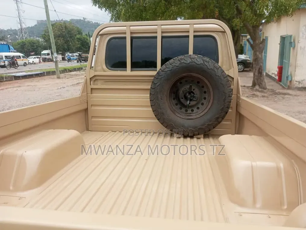 Toyota Land Cruiser 2005 Beige