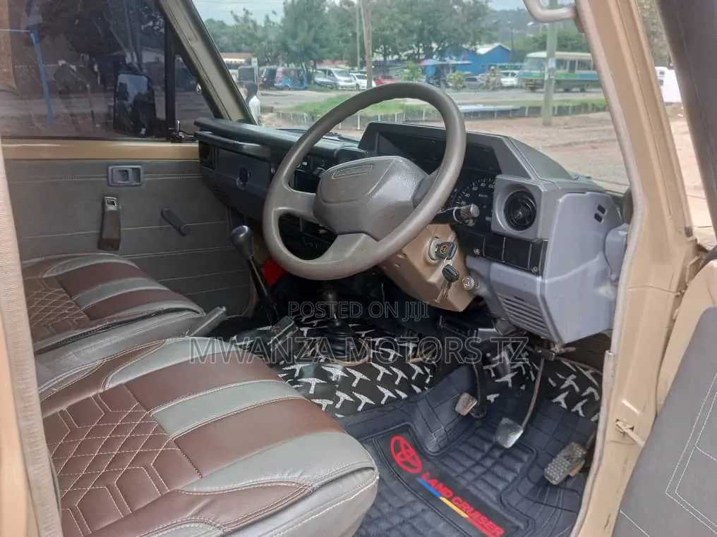 Toyota Land Cruiser 2005 Beige