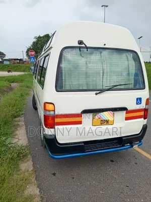 Toyota HiAce 2005 White