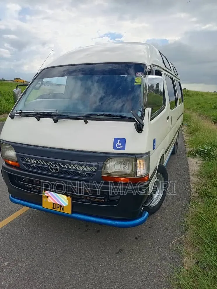 Toyota HiAce 2005 White