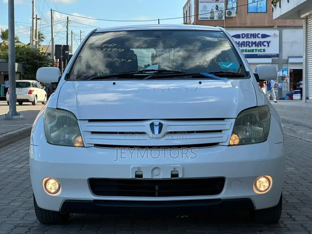 Toyota IST 2003 White