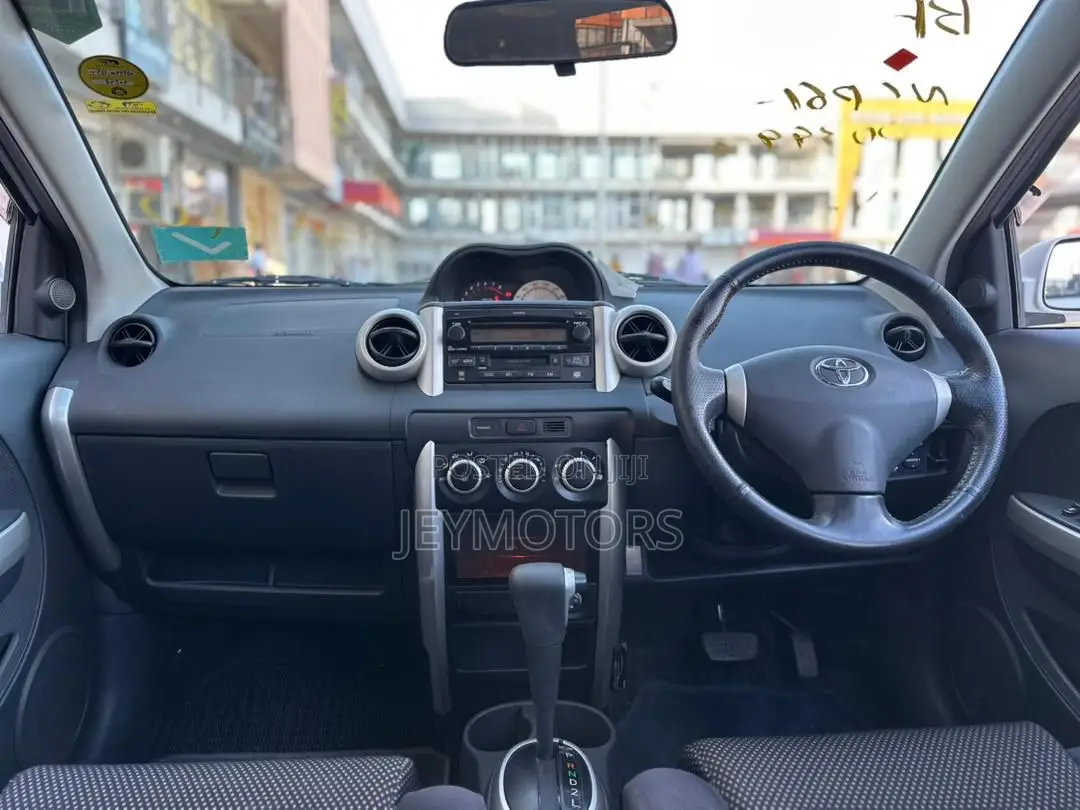 Toyota IST 2003 White
