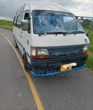 Toyota HiAce 2005 White