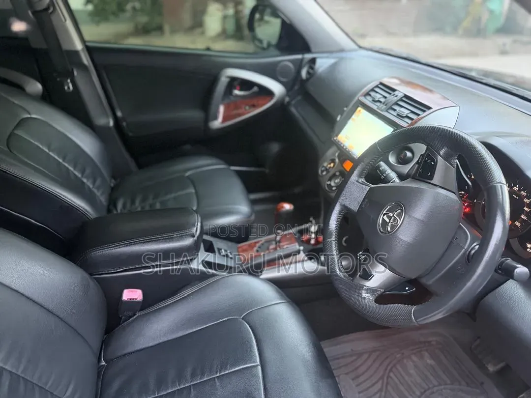 Toyota Vanguard 2011 Black