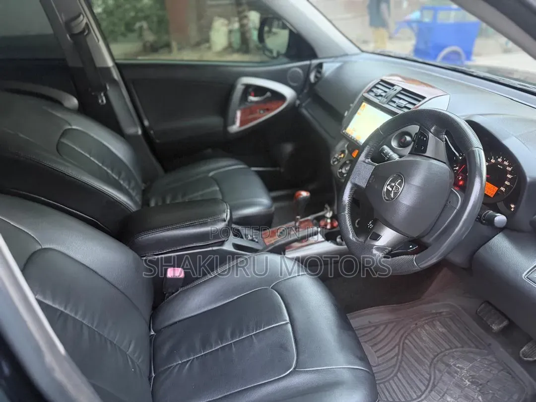 Toyota Vanguard 2011 Black