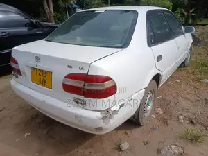 Toyota Corolla 1999 White
