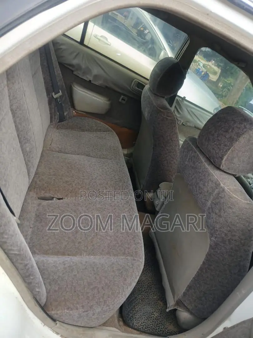 Toyota Corolla 1999 White