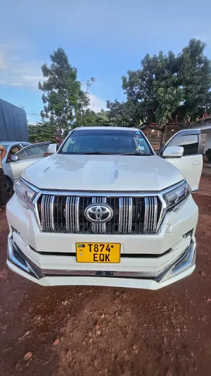 Toyota Land Cruiser Prado 2018 White