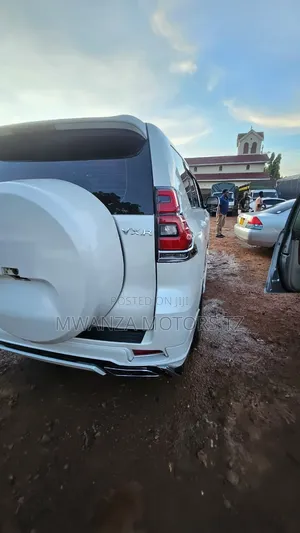 Toyota Land Cruiser Prado 2018 White