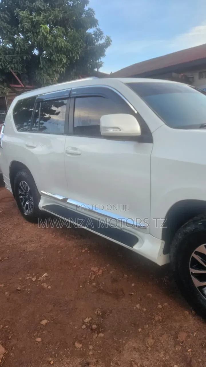 Toyota Land Cruiser Prado 2018 White