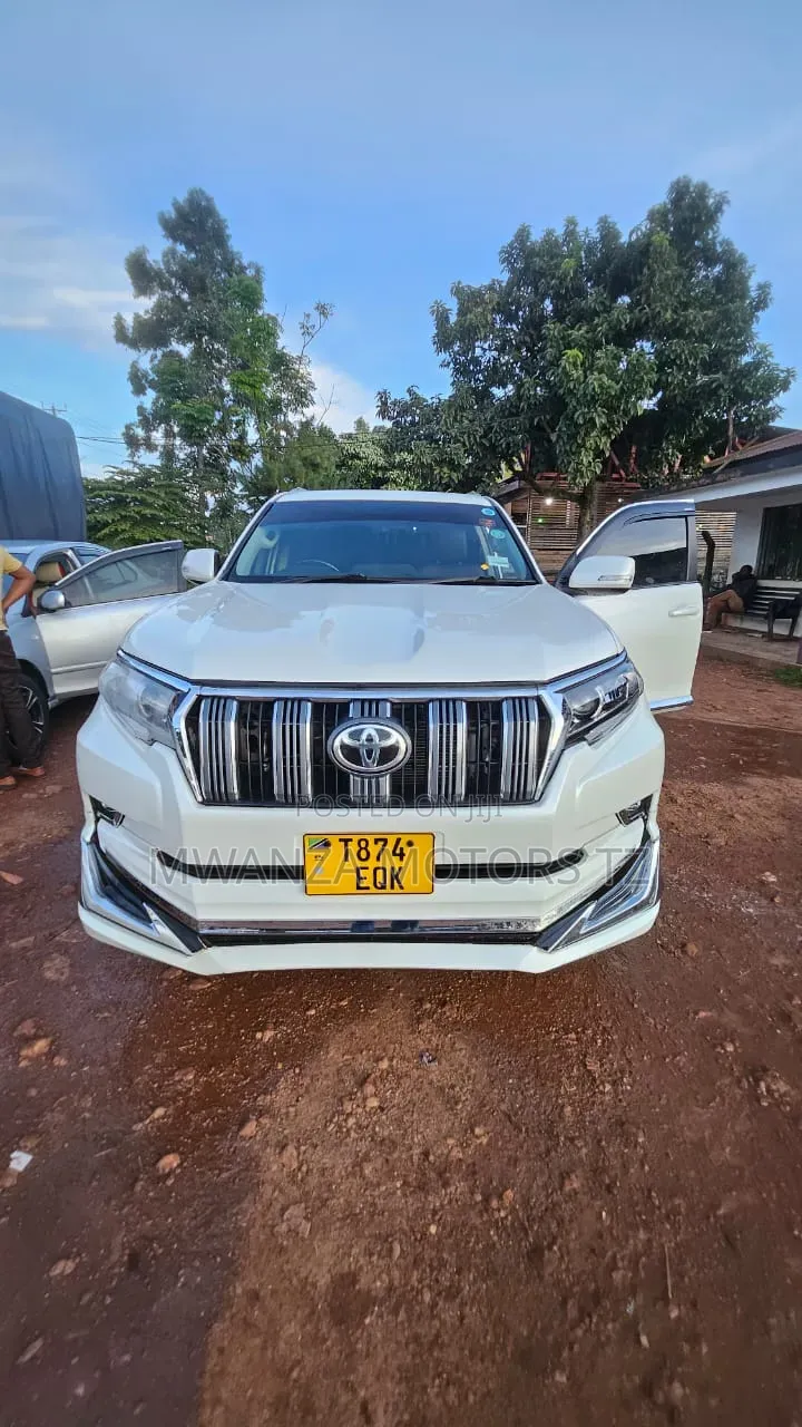 Toyota Land Cruiser Prado 2018 White